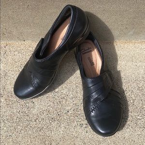 Clarks Black Leather slip on loafers W6 - like new